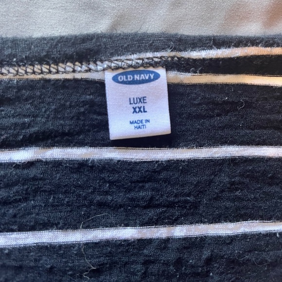 Plus Size Women’s Black-White Top - Picture 2 of 2